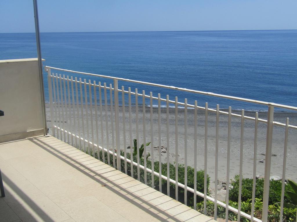 Appartamento Mare Mare Форца-д'Аґро Екстер'єр фото